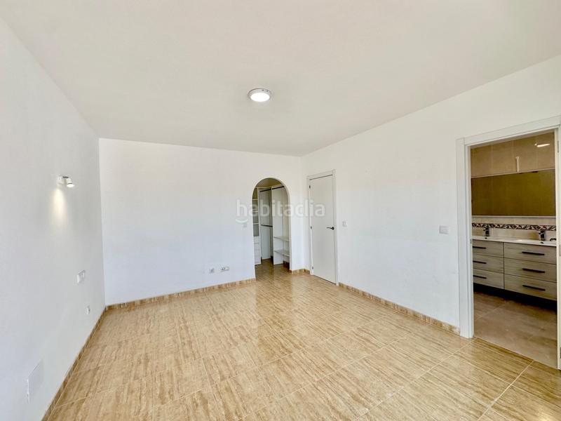 Foto 49e9760c-3082-4ce3-b992-b8ac614ea7e7. Casa adossada amb aparcament a Los Boliches Fuengirola