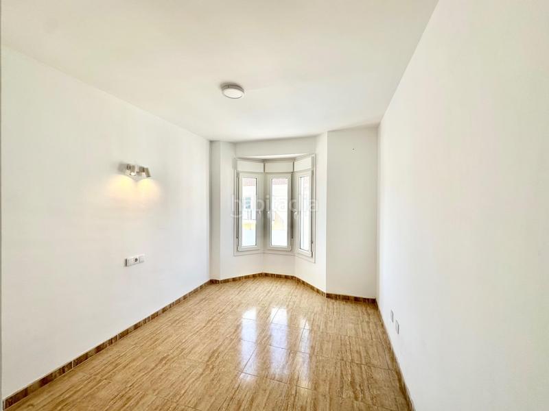 Foto c367e37a-fde3-43d4-b691-03ebc5674990. Casa adossada amb aparcament a Los Boliches Fuengirola