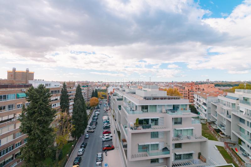 Foto f5f2c019-ab71-4ce8-a667-b0d2a4dc8ae5. Àtic amb calefacció a Acacias Madrid