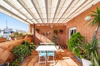 Àtic a Calle de guzmán el bueno 38. Ático de 112 m² con amplia terraza y vistas a la sierra en calle