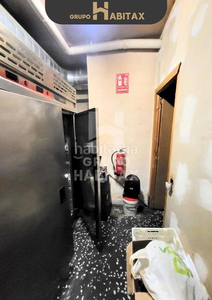 Foto c8f751ec-bfb3-4646-91f0-9df585c41aa6. Traspaso local comercial en carrer pau casals 34 rostisería en traspaso. gran oportunidad para negocio ! en Ripollet