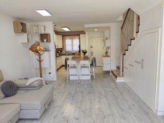 Casa adosada  Calle calle álvaro peña ramos. Amplio adosado en barranco hondo, candelaria por 338,000