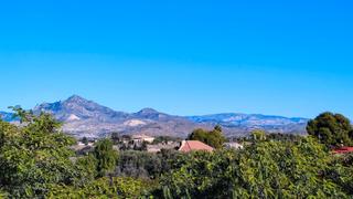 Casa adossada a Centro. Exclusivo chalet adosado con gran terraza y sótano en san juan d