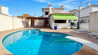 Chalet en La Zenia. Casa  chalet independiente en venta en orihuela