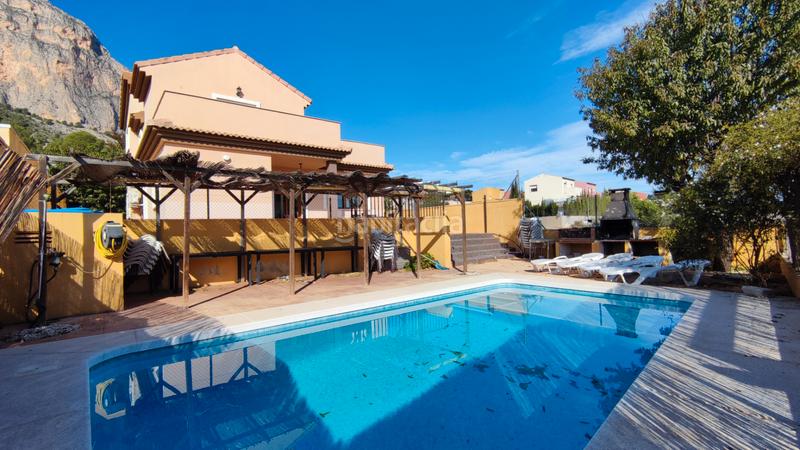 Foto 72af1aba-728b-4e0f-a07d-15d71ff51d5a. Xalet amb calefacció aparcament piscina a Polop