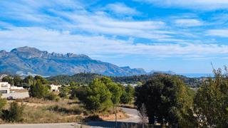 Xalet a Polop. Chalet independiente con piscina privada y vistas panorámicas en