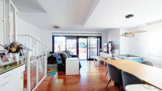 Chalet in Centro. Exclusivo chalet pareado de 320m con 5 dormitorios en residencia