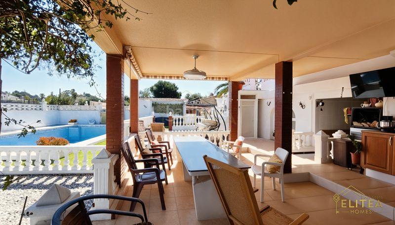 Foto 152ac5c2-287a-413e-9a62-0cf74ed84be6. Xalet amb calefacció aparcament piscina a Busot