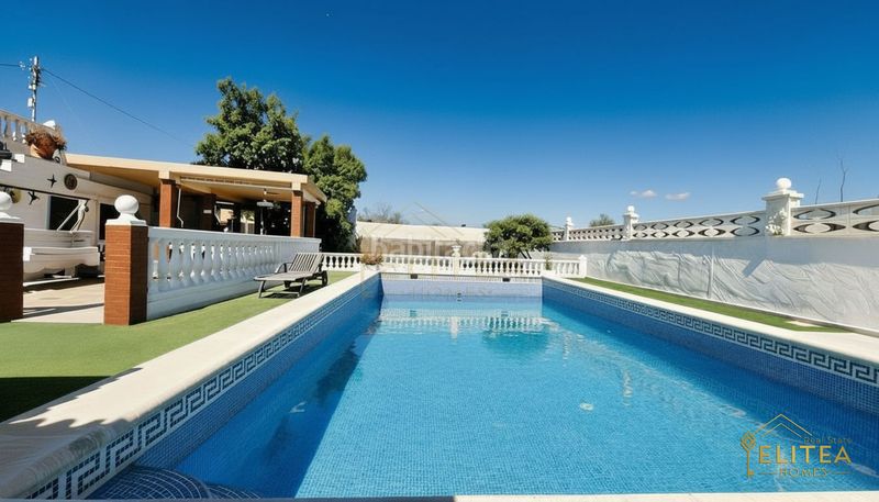 Foto 43618a8a-1ac2-4909-9701-43e2a70677de. Xalet amb calefacció aparcament piscina a Busot