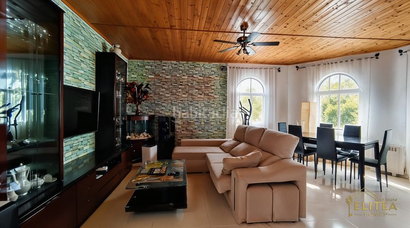 Foto 767ada8a-a523-4986-a150-c5739439ab9c. Xalet amb calefacció aparcament piscina a Busot