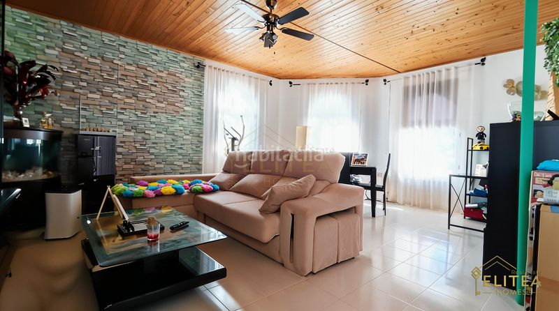 Foto 82e6e64b-ca69-4038-a5fa-5c100e2d5e63. Xalet amb calefacció aparcament piscina a Busot