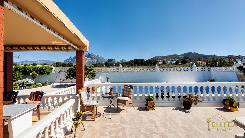 Foto 89a93fee-3ea1-4a37-a26f-f56c0fc3a2de. Xalet amb calefacció aparcament piscina a Busot