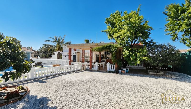 Foto af0d14ef-4e7e-40f7-9596-65a8e2aecfbc. Xalet amb calefacció aparcament piscina a Busot