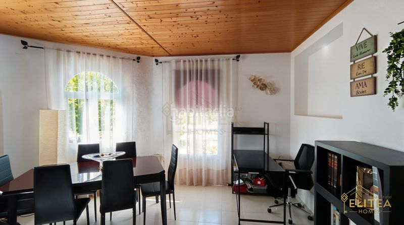 Foto c8eadf9e-c57f-4414-b2b9-88cba8e2a60f. Xalet amb calefacció aparcament piscina a Busot