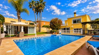 Chalet en Escandinavia-Cautivador. Exclusivo chalet independiente en la nuc�a con piscina privada,