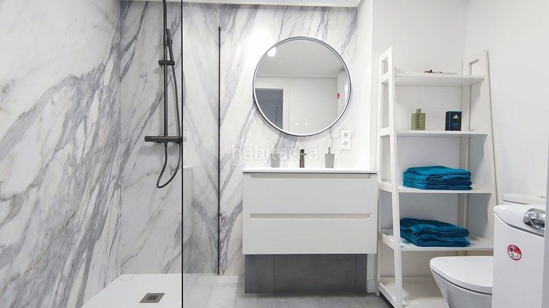 Foto 2c640e83-9c32-4b4b-ac69-cc4c8215c1a9. Apartament amb calefacció piscina a Playa Poniente Benidorm