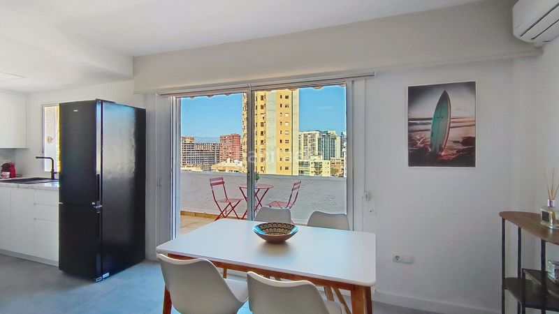 Foto d32337f6-1c8b-4c3b-aea3-251dbafae9ff. Apartament amb calefacció piscina a Playa Poniente Benidorm