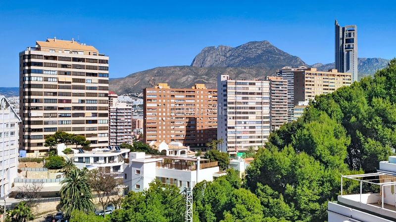 Foto ded9c589-631f-4415-80c3-bbb3d7362f24. Apartament amb calefacció piscina a Playa Poniente Benidorm