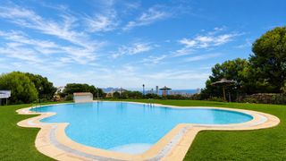 Chalet in Golf Bahía. Chalet pareado con vistas al mar y montaña en golf bahía