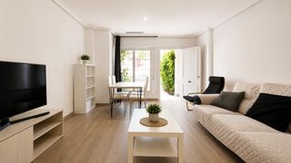 Xalet a Ciutat Esportiva. Magnifico chalet adosado con gran terraza, piscina comunitaria y