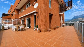 �tico en Las Azaleas-Alkadir. �tico de esquina con terraza de 80 m y vistas panor�micas al
