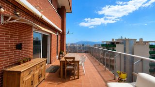 Ático en Las Azaleas-Alkadir. Ático de esquina con terraza de 80 m y vistas panorámicas al
