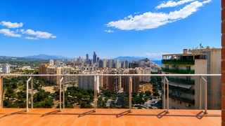 Dachwohnung en Las Azaleas-Alkadir. �tico de esquina con terraza de 80 m y vistas panor�micas al