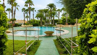 Chalet en Panorama-Sierramar. Chalet adosado de 3 dormitorios con jardín, vistas al mar y pisc