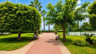 Xalet en Panorama-Sierramar. Chalet adosado de 3 dormitorios con jard�n, vistas al mar y pisc