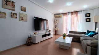 Appartement à Carrús Oeste. Piso de 3 dormitorios con parking, ascensor, balcón y trastero e