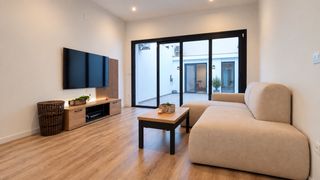 Ground floor in Campello Pueblo. Planta baja de diseño con patio privado de 33 m en el
