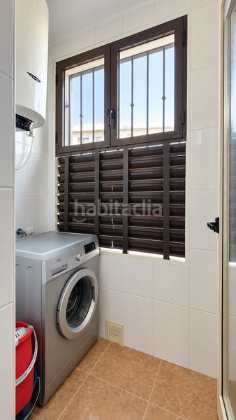 Foto 0aa16c8a-7b62-40ca-9008-4acd5674bf7d. Planta baja  con patio privado, garaje y suite con vestidor el en Elche / Elx