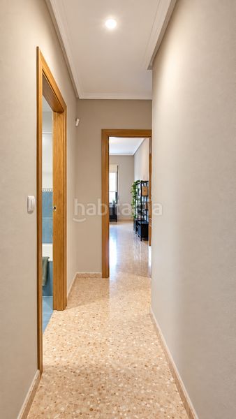 Foto 226a2aed-91c3-4a22-9e1b-587ebe20187d. Planta baja  con patio privado, garaje y suite con vestidor el en Elche / Elx