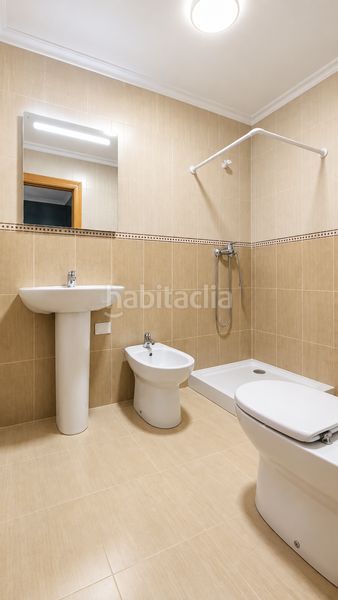 Foto 480e3edf-8ffc-49fa-ab43-00393e10f8a5. Planta baja  con patio privado, garaje y suite con vestidor el en Elche / Elx