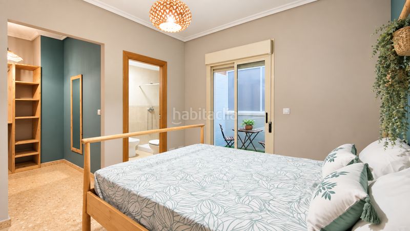 Foto 4bf20a3e-6643-40da-a542-35ae6e1c09fb. Planta baja  con patio privado, garaje y suite con vestidor el en Elche / Elx