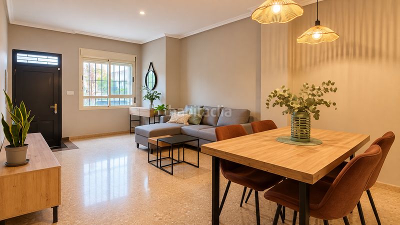 Foto 606c6af1-c1b6-4c3f-9d52-5f41c630cb7f. Planta baja  con patio privado, garaje y suite con vestidor el en Elche / Elx
