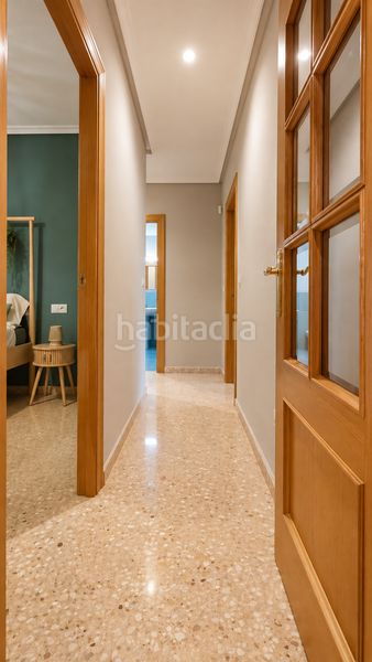 Foto 696d178d-22c9-476b-99bc-2dcc137948d9. Planta baja  con patio privado, garaje y suite con vestidor el en Elche / Elx