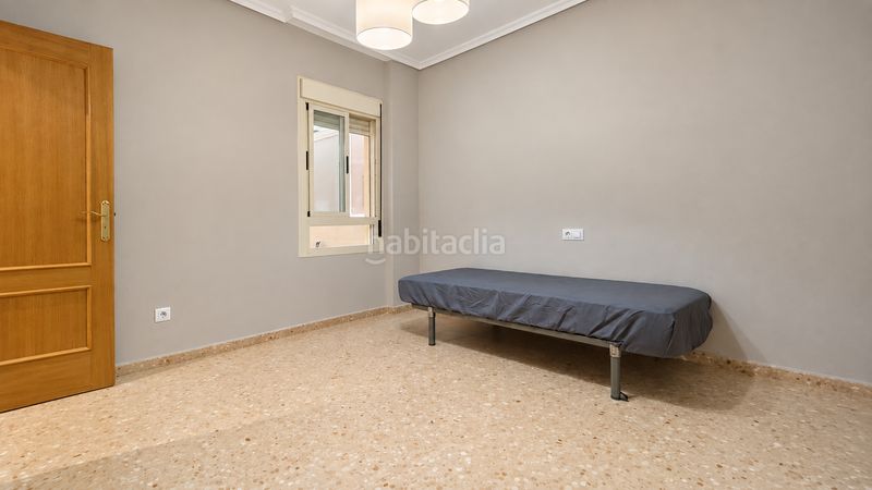 Foto 86501956-ef1b-46a5-a2d4-a9f9f58cd0fb. Planta baja  con patio privado, garaje y suite con vestidor el en Elche / Elx