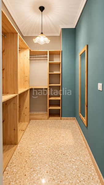 Foto 8b34efcc-59c7-4c74-9847-18634e5ee855. Planta baja  con patio privado, garaje y suite con vestidor el en Elche / Elx
