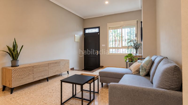 Foto a42da901-f7c3-41ea-a358-eddcd2ccaee5. Planta baja  con patio privado, garaje y suite con vestidor el en Elche / Elx