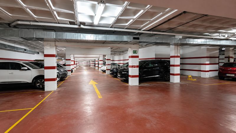 Foto b6b1456d-8fb6-470c-a3ef-69a65ef09903. Planta baja  con patio privado, garaje y suite con vestidor el en Elche / Elx