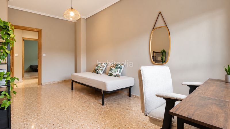 Foto bcf49def-e518-4e3c-98e7-12521c7db3a0. Planta baja  con patio privado, garaje y suite con vestidor el en Elche / Elx