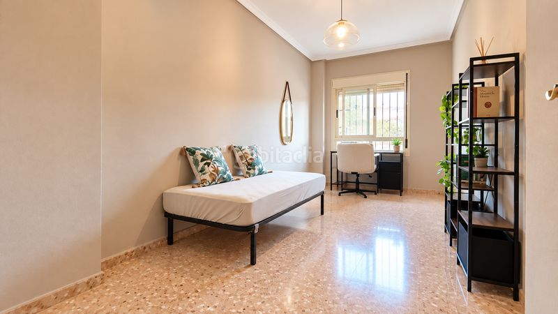 Foto d531cd58-5d58-4267-8053-9931038b5465. Planta baja  con patio privado, garaje y suite con vestidor el en Elche / Elx