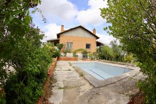 Casa en Mntrida. Se vende casa independiente con piscina en mentrida toledo