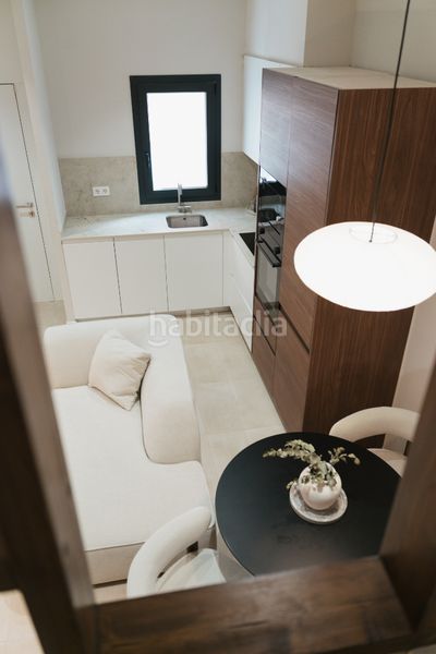 Foto b84affe6-8a12-4a73-8076-78a89e79b6cf. Casa adossada a Centre Figueres