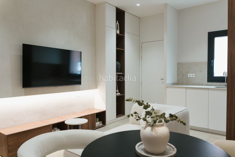 Foto f2e3b035-fb0d-49cc-a3dd-575cb30a4837. Casa adossada a Centre Figueres