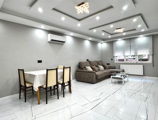 Etagenwohnung in Passatge puigneulós 5. Una vivienda amplia, moderna, completamente reformada y lista pa