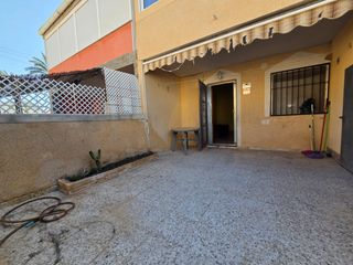 Planta baixa en Playa de los N�ufragos. Bungalow de planta baja para reformar. ideal para inversi�n.
