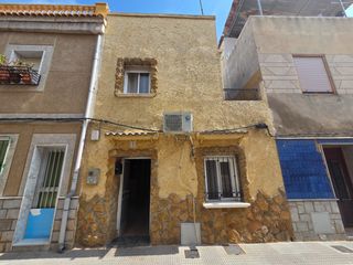 Casa aparellada en Calle de la gloria 7. Encantadora casa adosada en centro hist�rico de orihuela.