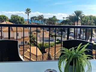 Appartement in La Zenia. Gran apartamento con vistas panorámicas al mar en la zenia.